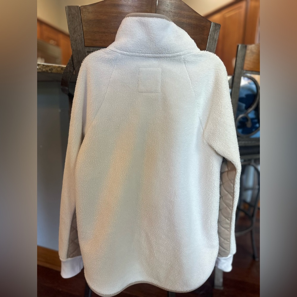 SOLD ON XPOSTAbercrombie & Fitch Cream & Tan Quilted Pullover. Small. EUC. - Picture 6 of 16